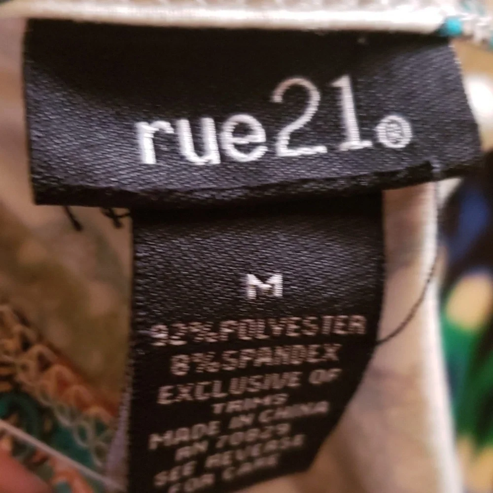 Rue 21 tank sz M - Picture 3 of 3